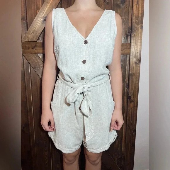 Women’s Linen Blend Romper V-Neck Front & Back w/Pockets & Waist Tie Sz Large. - Picture 2 of 5